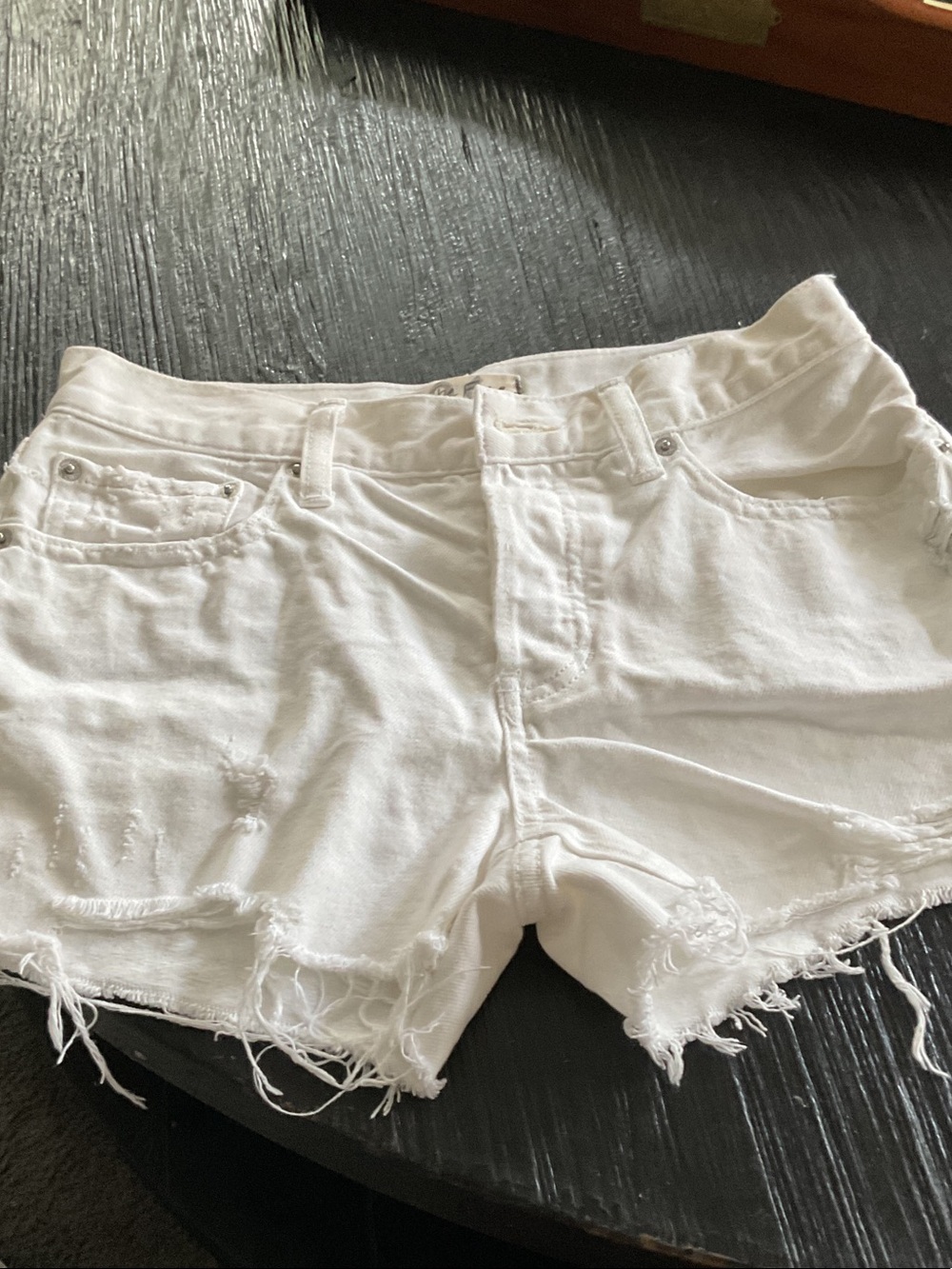 We The Free button fly white short cut offs in size 26